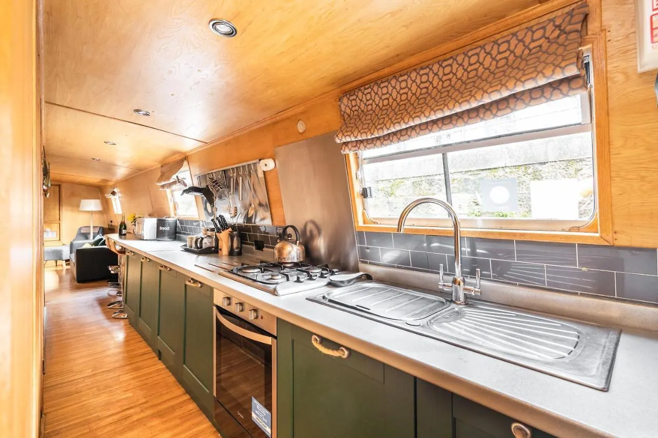 Botel Edinburgh - Houseboats Hotel