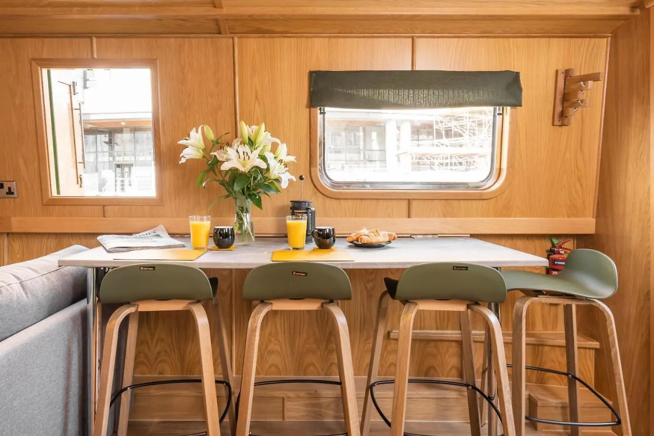 Edinburgh - Houseboats Hotel Botel