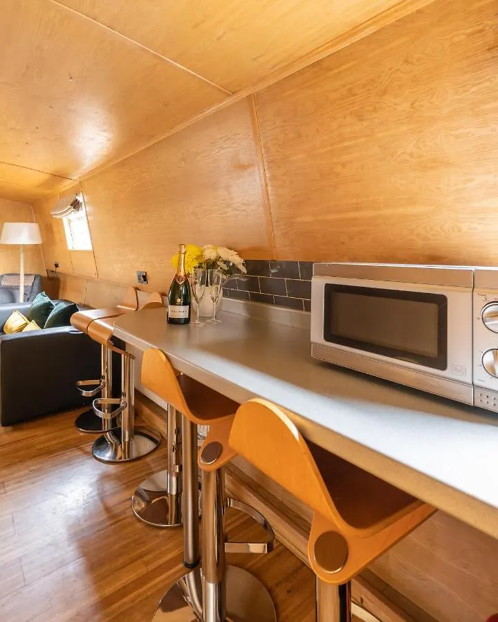 Edinburgh - Houseboats Hotel
