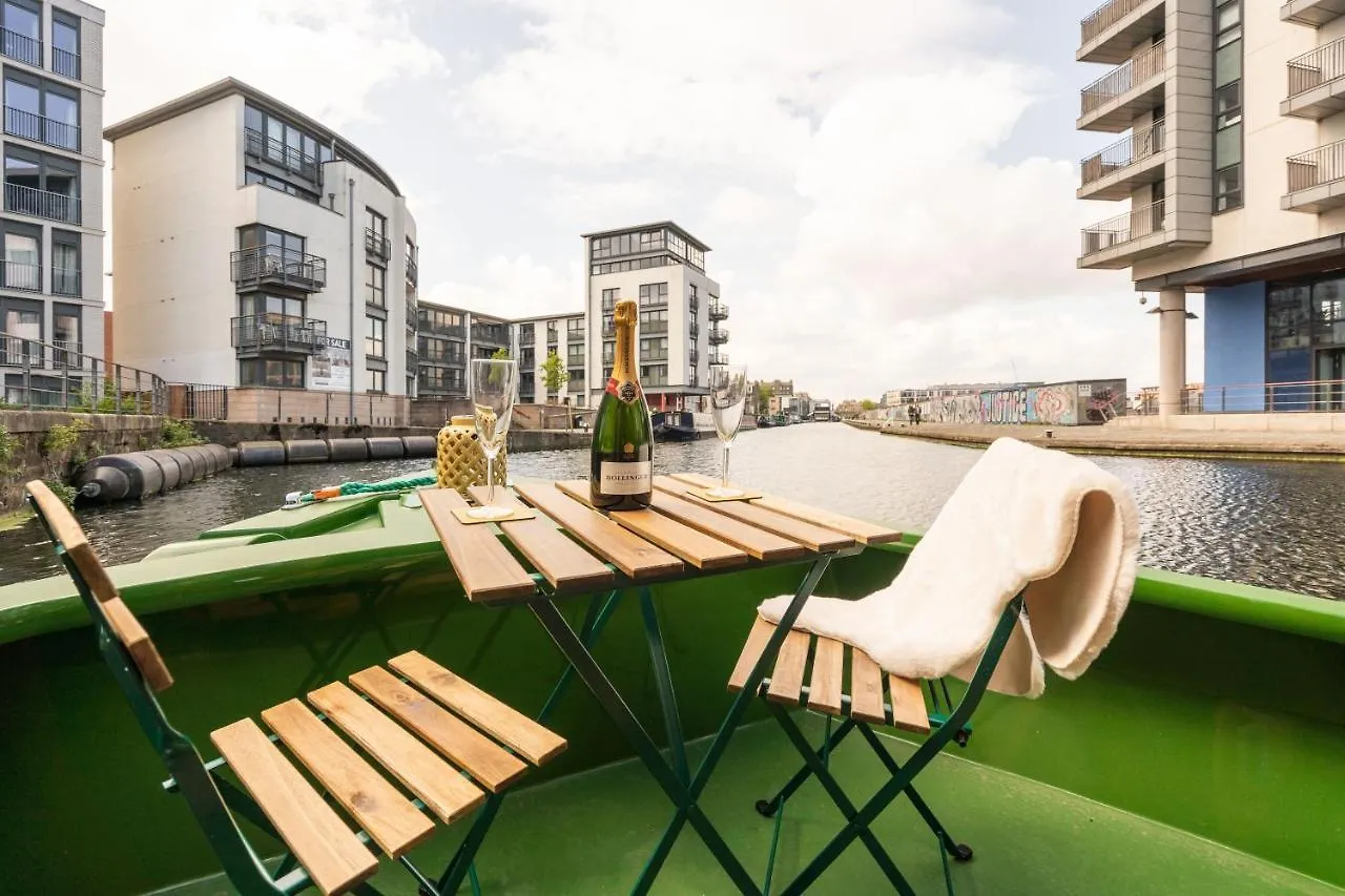 Edinburgh - Houseboats Hotel Botel