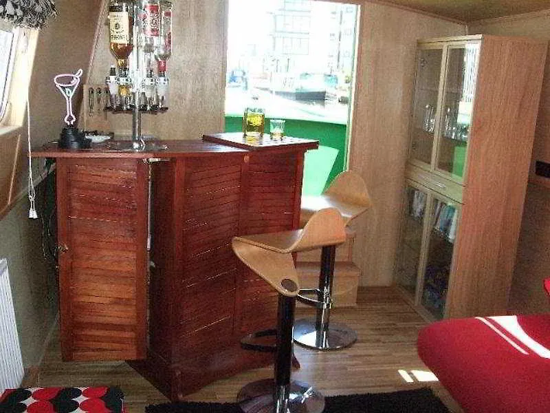 Botel Edinburgh - Houseboats Hotel