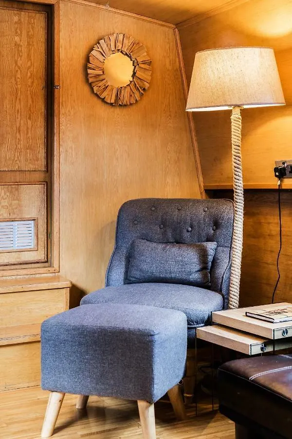 Edinburgh - Houseboats Hotel Botel