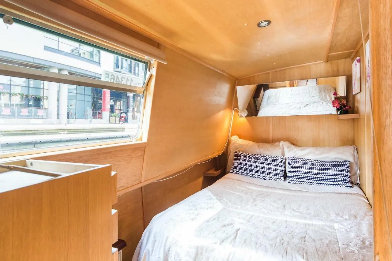 Edinburgh - Houseboats Hotel Botel