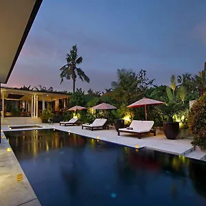 https://villa-mona.ubudhotelsnow.com
