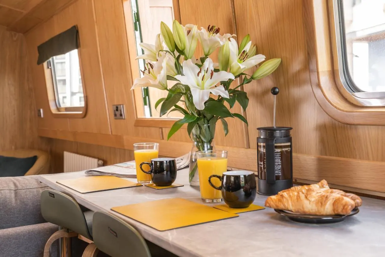 Botel Edinburgh - Houseboats Hotel