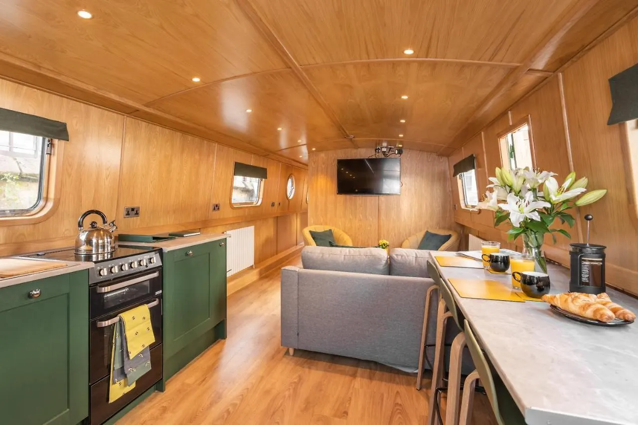 Edinburgh - Houseboats Hotel Botel