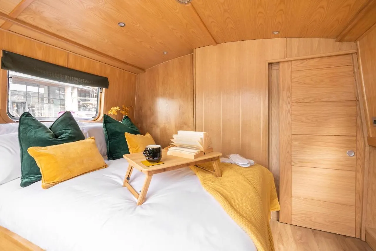 Botel Hotel Edinburgh - Houseboats