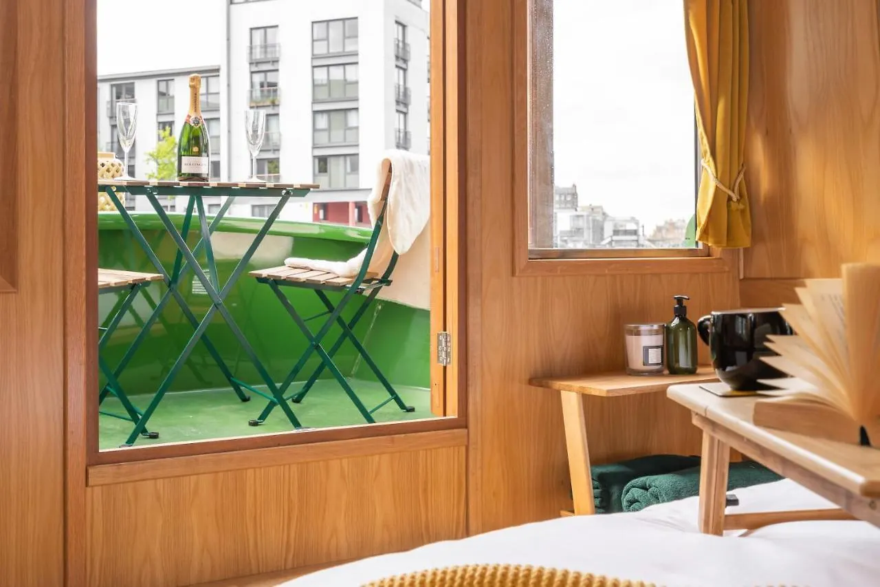 Botel Hotel Edinburgh - Houseboats