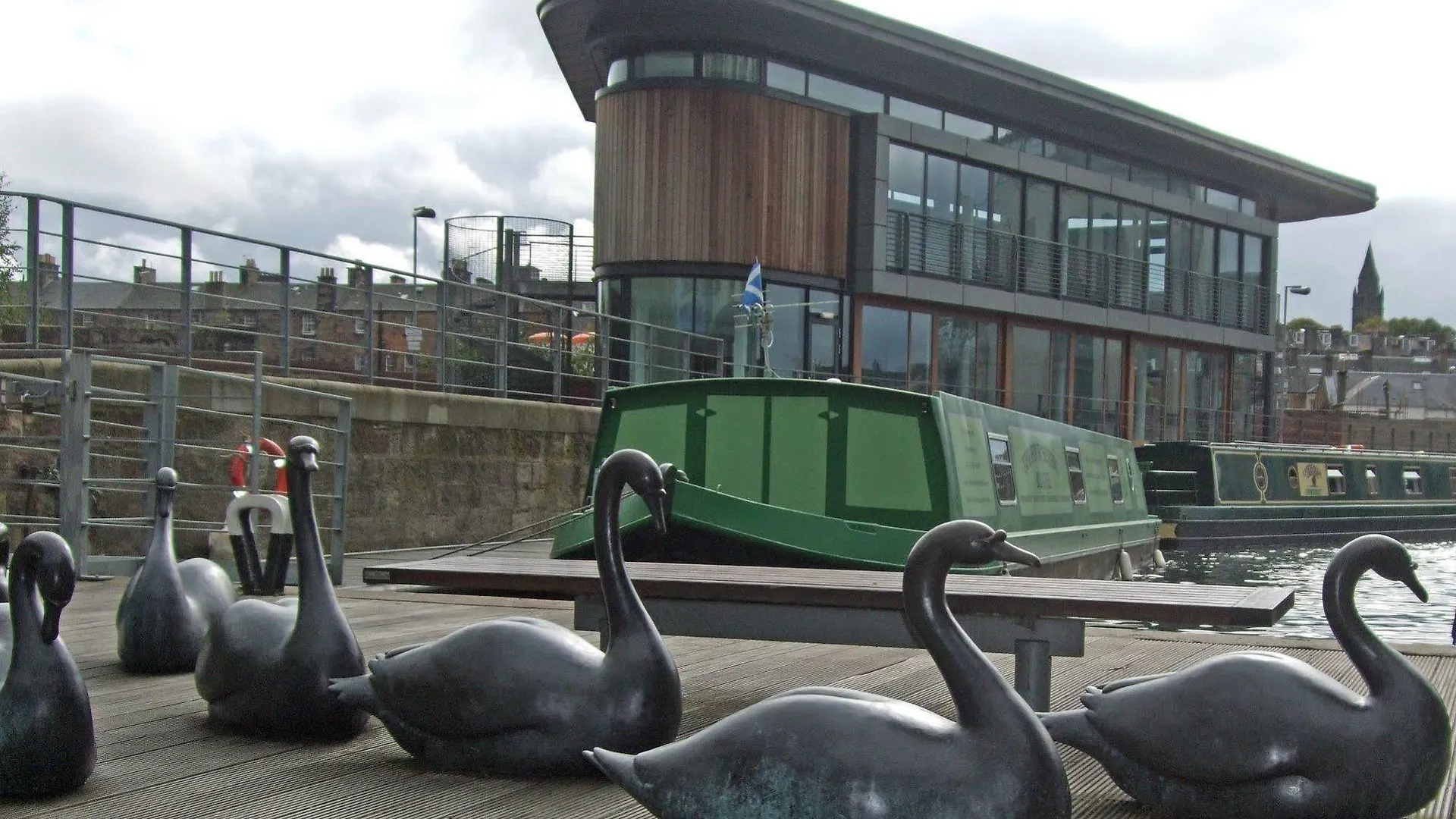 Hotel Edinburgh - Houseboats 4*,
