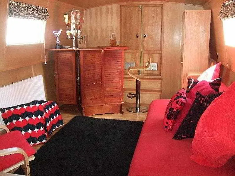 Edinburgh - Houseboats Hotel Botel